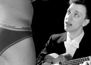 A British Aristocrat tries Grindr