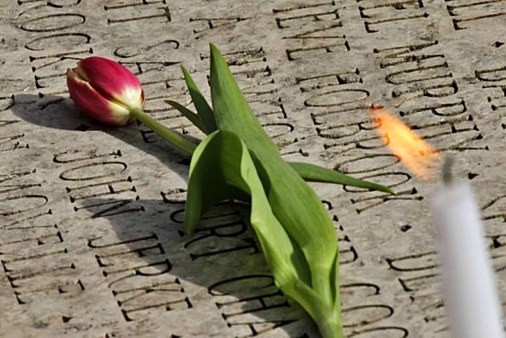 World AIDS Day : Remembering and giving Hope