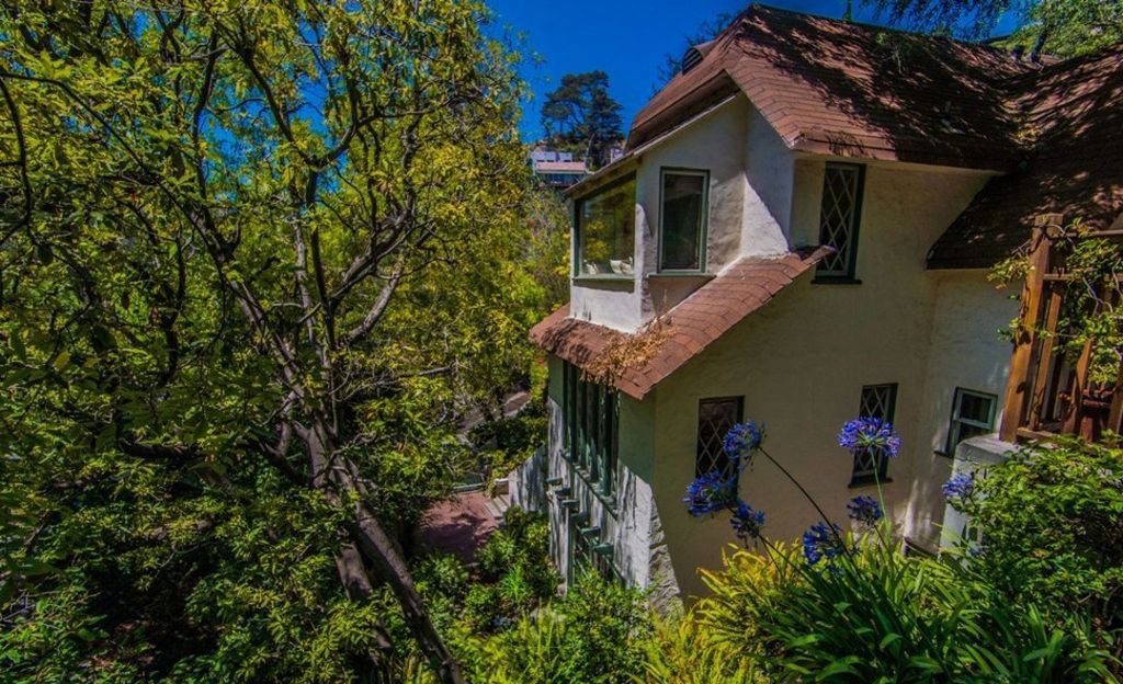 Rufus Wainwright buys his fairytale castle