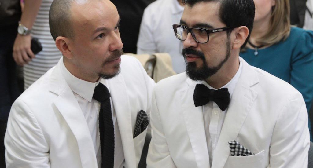NO DRESS CODE : a Mexican gay couple’s fight to get married
