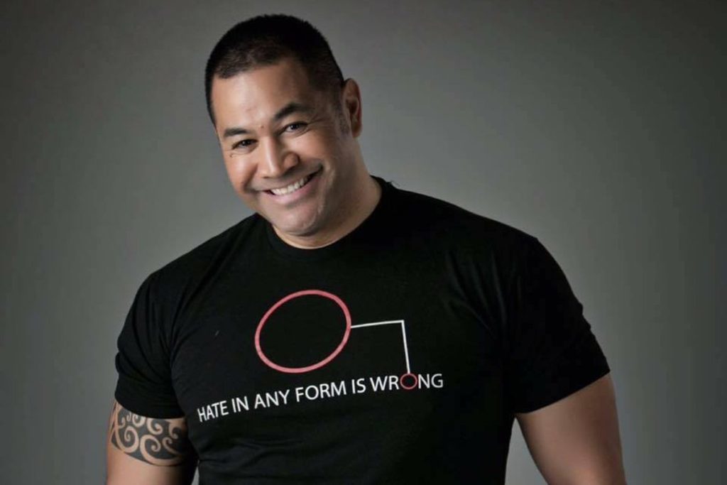 Esera Tuaolo : Body of an NFL Player & the Voice of an Angel