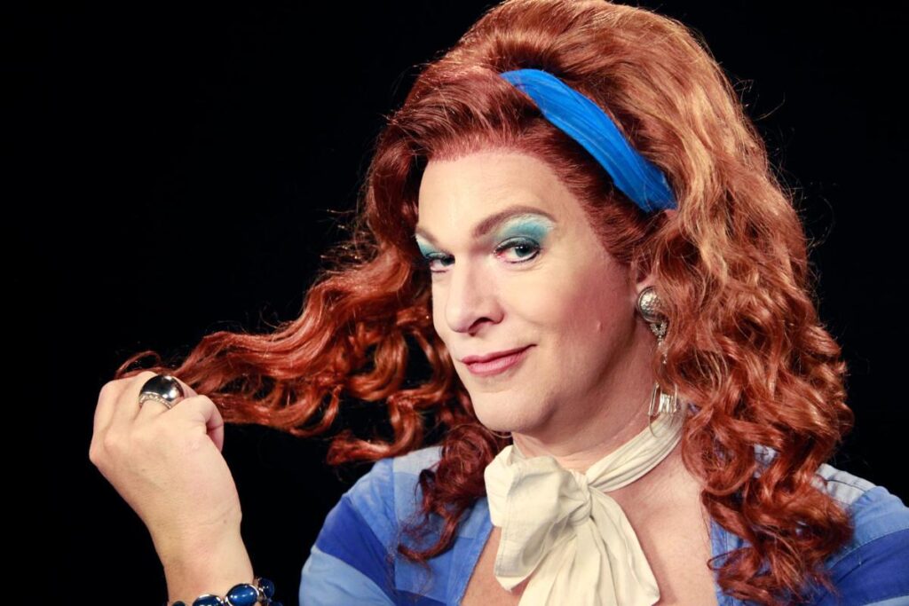 DIXIE LONGATE : The Queen of Tupperware is Back