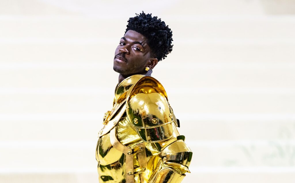 Lil Nas X   goes ‘a little bit country’ and channels Dolly Parton