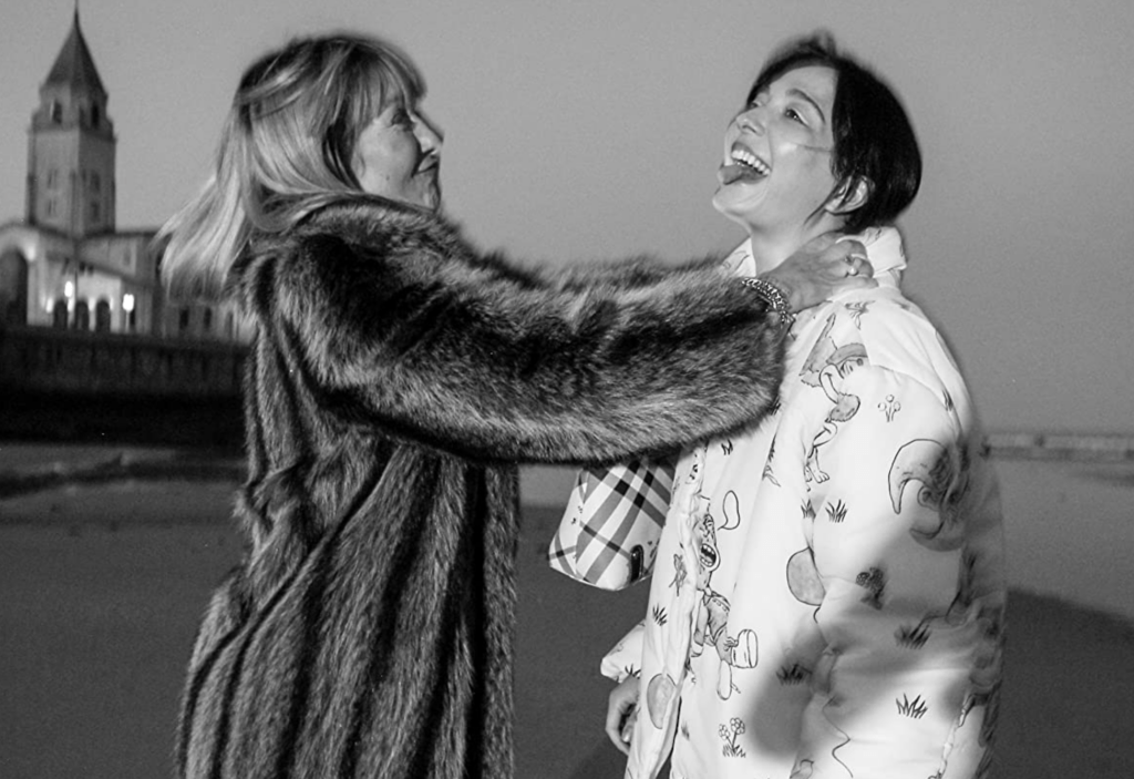 Queerguru’s Ris Fatah is entranced with  EL Planeta : a mother/daughter pair of con-artists
