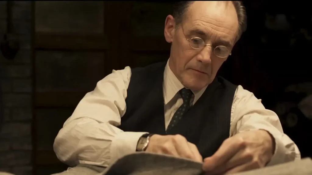Queerguru reviews Mark Rylance finely-nuanced star turn in THE OUTFIT