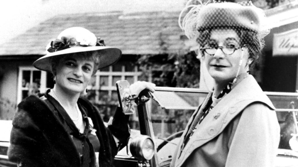 Dr Evadne Hinge  (aka George Logan) one half of the unforgettable  musical duo Hinge and Bracket dies aged 78