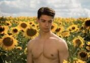 Queerguru’s Ris Fatah reviews SUNFLOWER a tough coming-of-age, coming-out drama from Australia