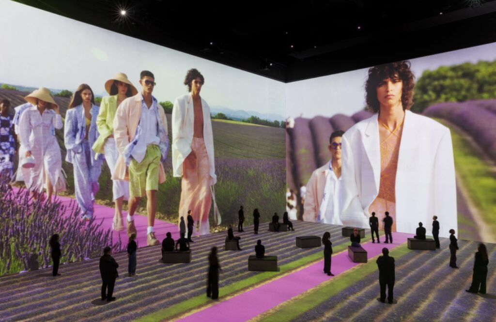 Queerguru’s Ris Fatah reviews  VOGUE: INVENTING THE RUNWAY  @The Lightroom, London