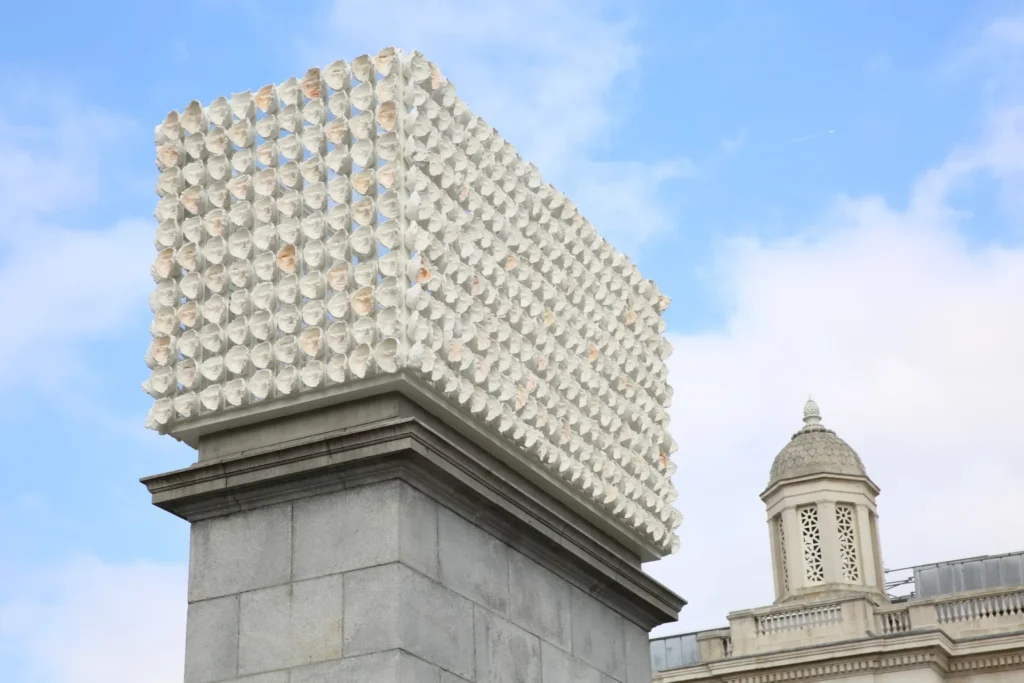 Teresa Margolles installation in London’s  Trafalgar Square “Mil Veces un Instante”shines a light on violence against transgender and nonbinary people