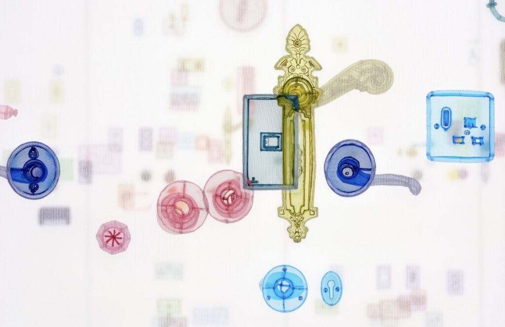 Queerguru’s Ris Fatah reviews Korean conceptual artist Do Ho Suh’s new show ‘Walk The House’, currently on at London’s Tate Modern gallery.