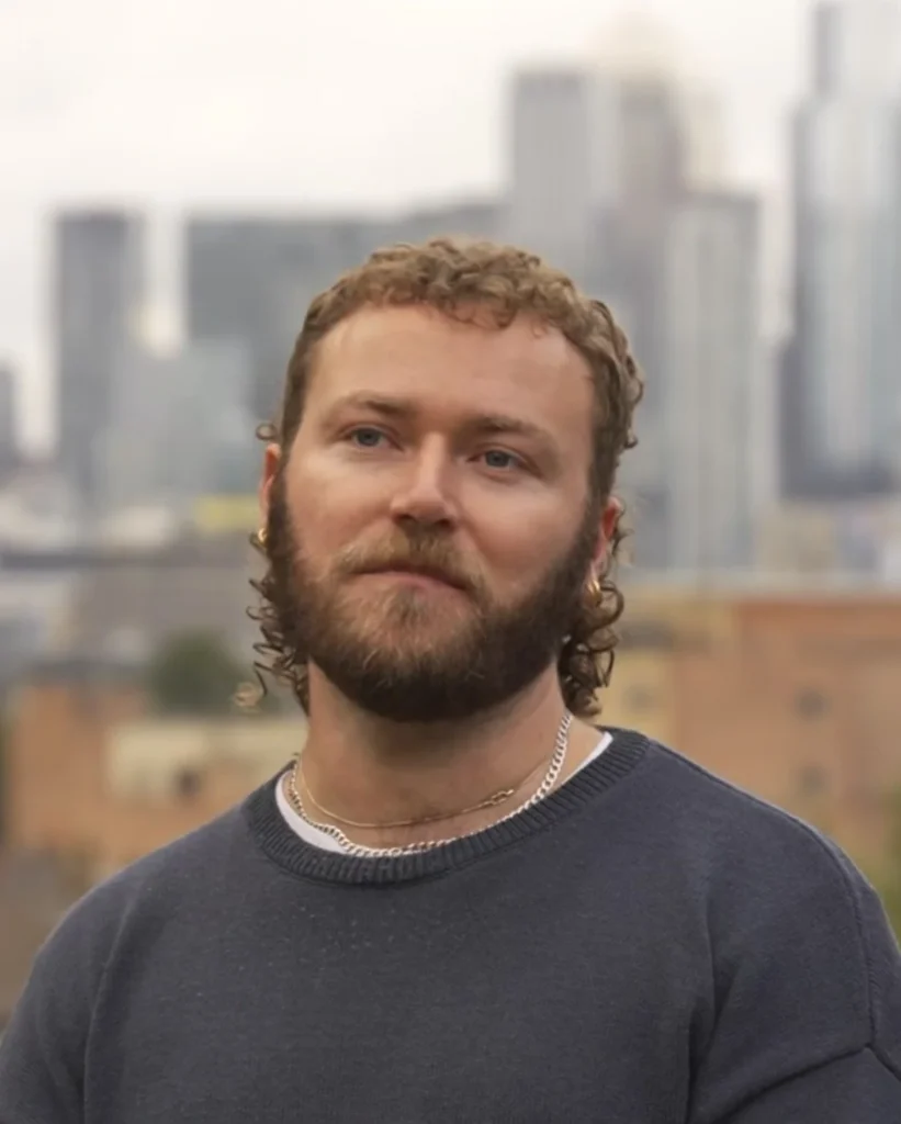 Writer Hugo Timbrell talks to Queerguru about his new queer thriller AN INSTINCT @ Old Red Lion Theatre, London