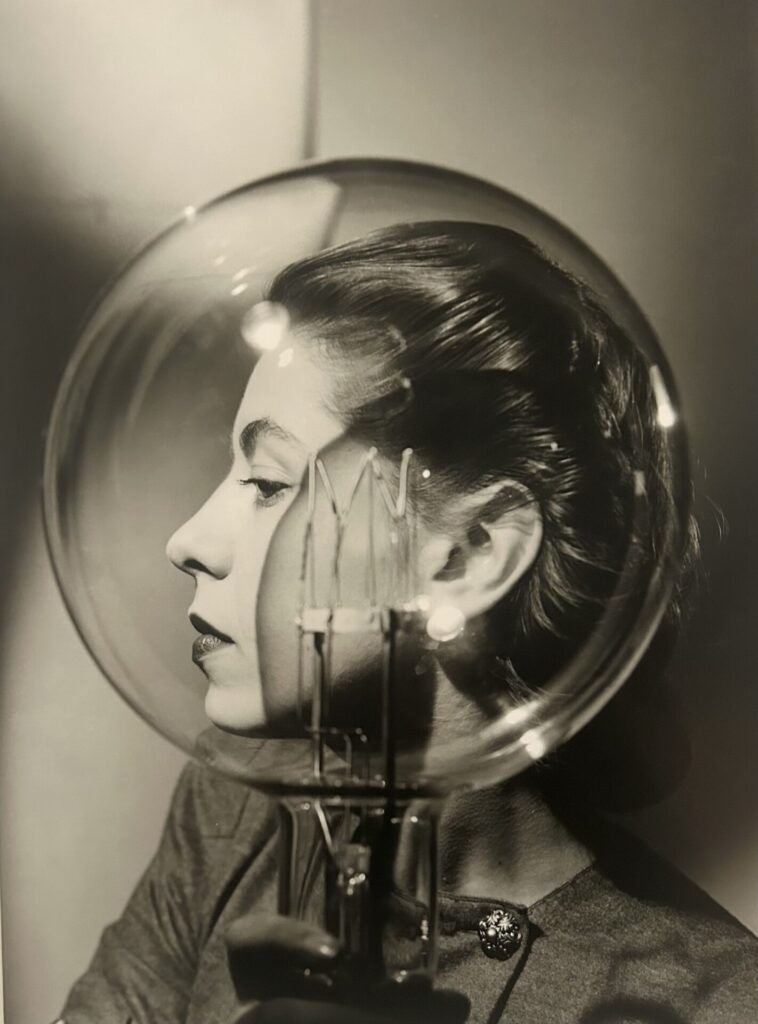 Queerguru’s Ris Fatah reviews the brilliant LEE MILLER retrospective, now on at London’s Tate Britain gallery.