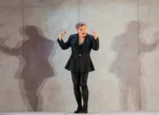 Eddie Suzy Izzard is  bringing their one-person-version of HAMLET TO LA : Unmissable