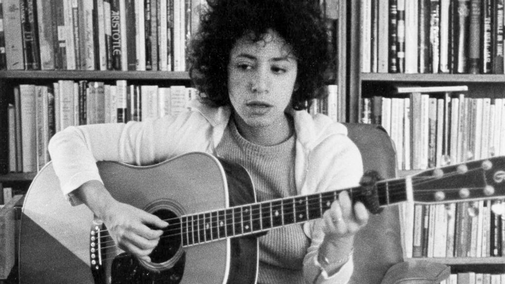 Queerguru’s Ris Fatah reviews ‘Janis Ian: Breaking Silence’ : the story of the ground-breaking singer songwriter.