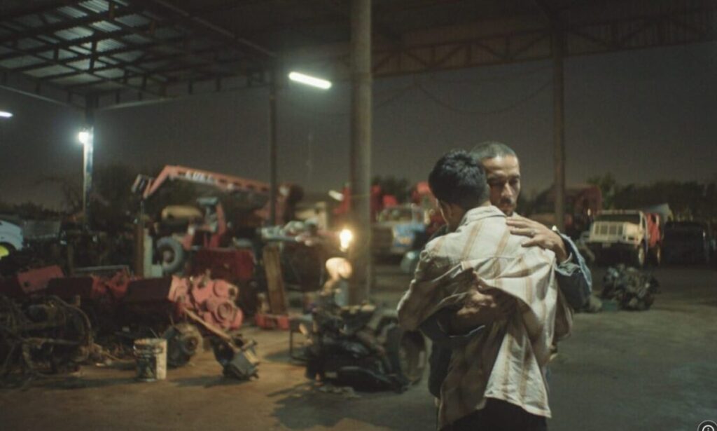 Queerguru’s Ris Fatah reviews ON THE ROAD (EN EL CAMINO) a gripping Mexican drama – screening at Miami’s Outshine Film Festival.