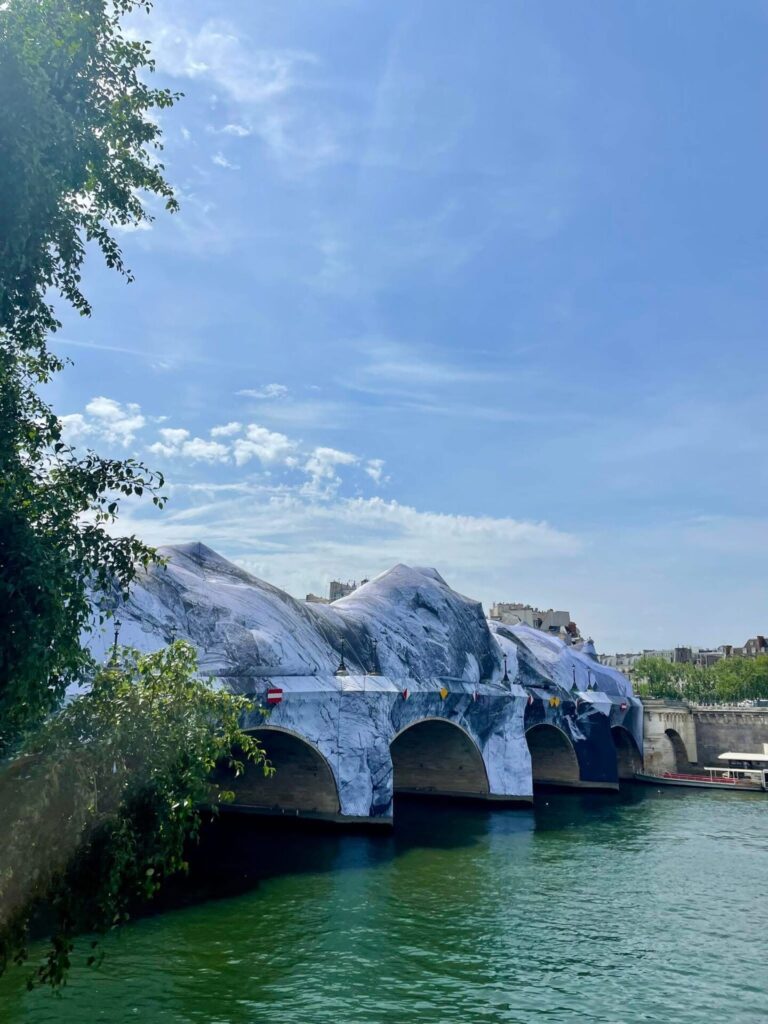 Pont Neuf : Its A Wrap