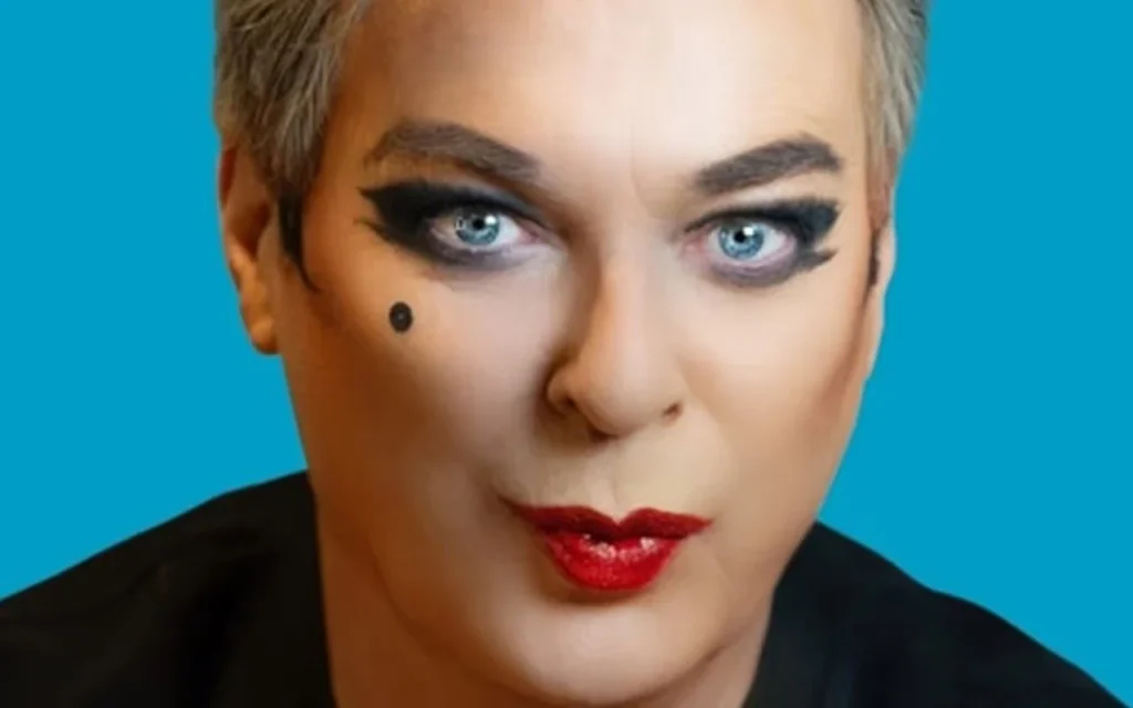Queerguru’s Robert Malcolm witnesses ‘JULIAN CLARY in FULLY DILATED’ : his triumphant return to Edinburgh Fringe