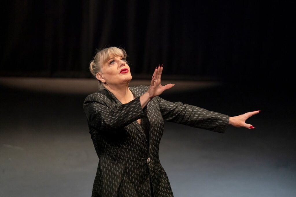 SUZY EDDIE IZZARD solo show Shakespeare’s THE TRAGEDY OF HAMLET @ The Minack Theatre IS THE PERFORMANCE OF A LIFETIME