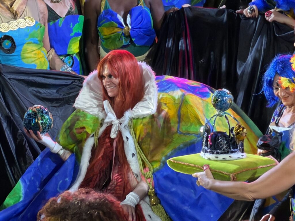 Queerguru’s PETER HERBERT reviews THE 2026 ALTERNATIVE MISS WORLD competition in London’s Regent’s Park Open Air Theatre