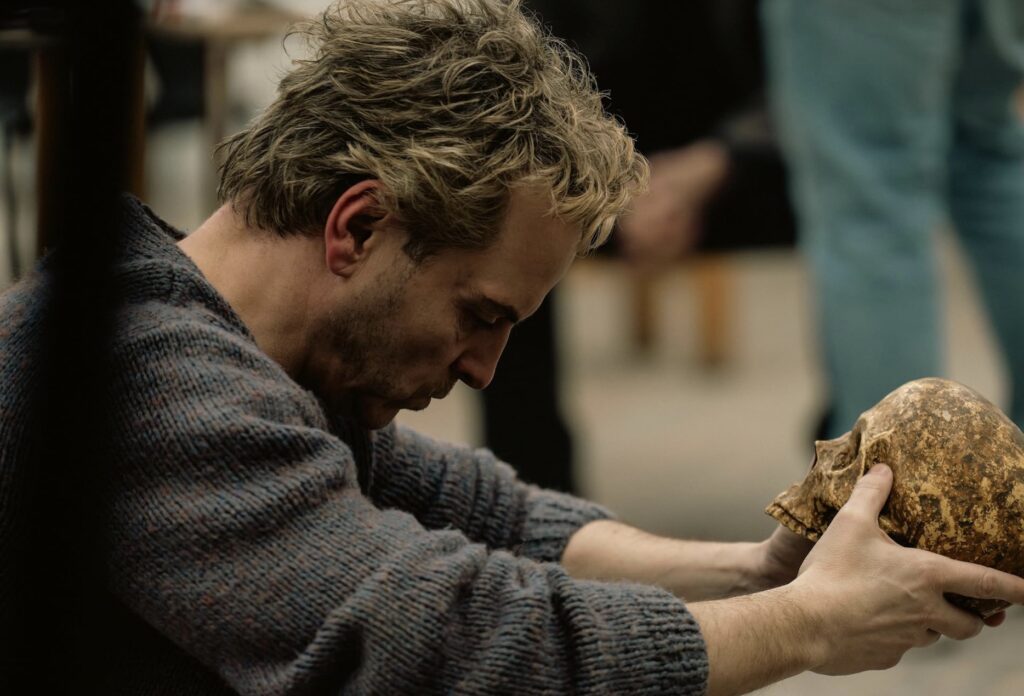 Queerguru’s Peter Herbert reviews the highly anticipated ELSINORE that exceeds all expectations